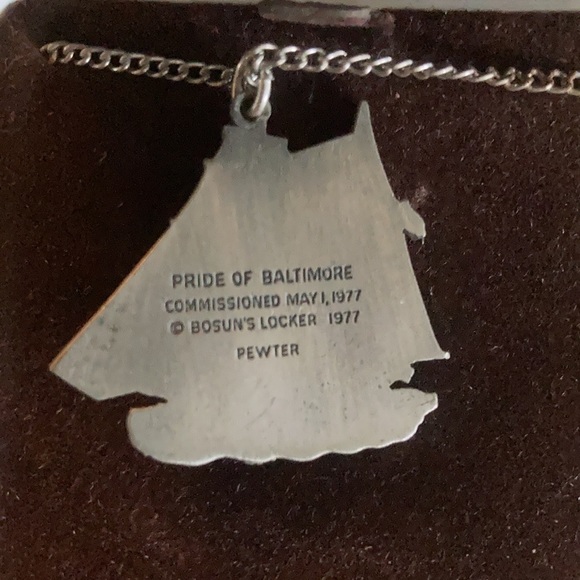 🏴‍☠️ Vintage Ship Pendent with chain - Picture 2 of 6